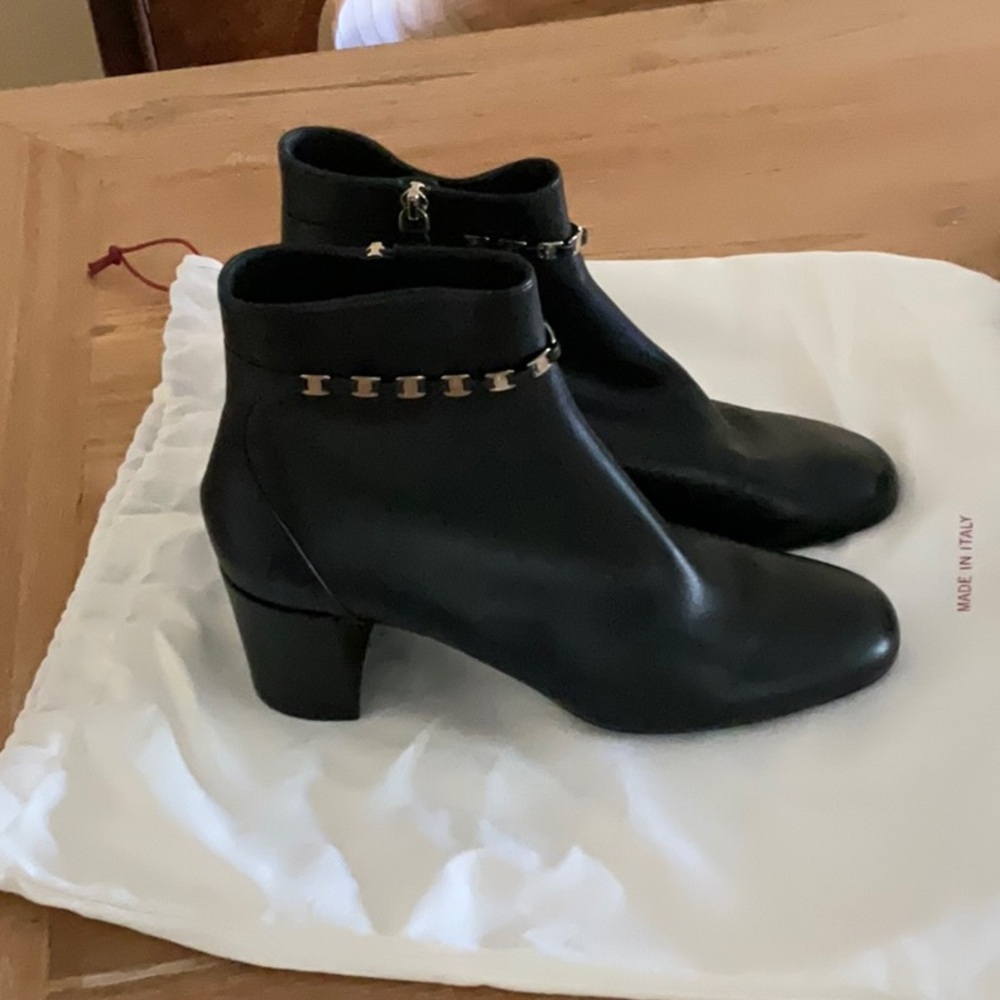 SALVATORE FERRAGAMO Vara chain ankle boots, black leather, size 8.5